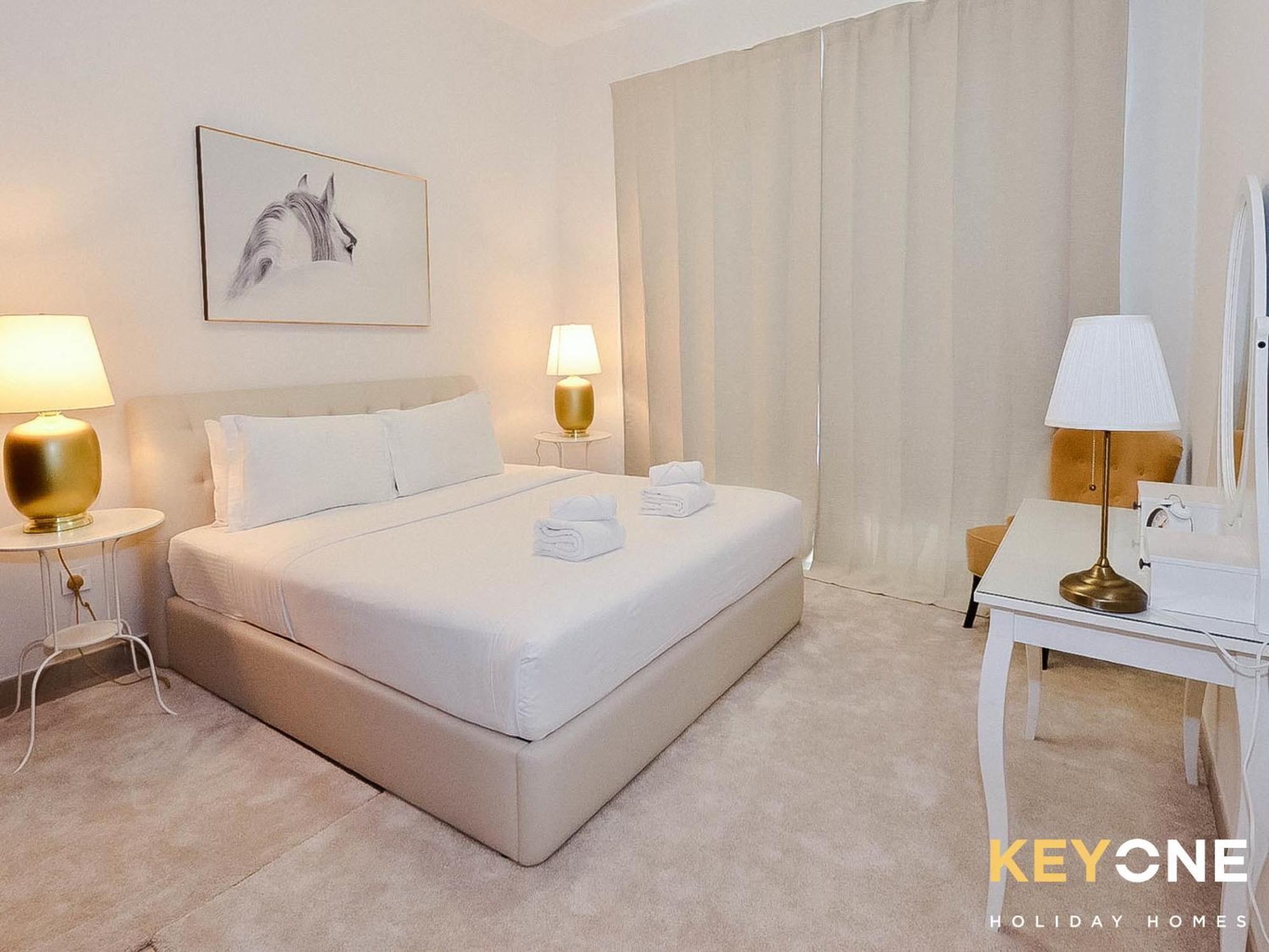 KeyOne - 1BR in Sparkle Tower Dubai Exterior foto