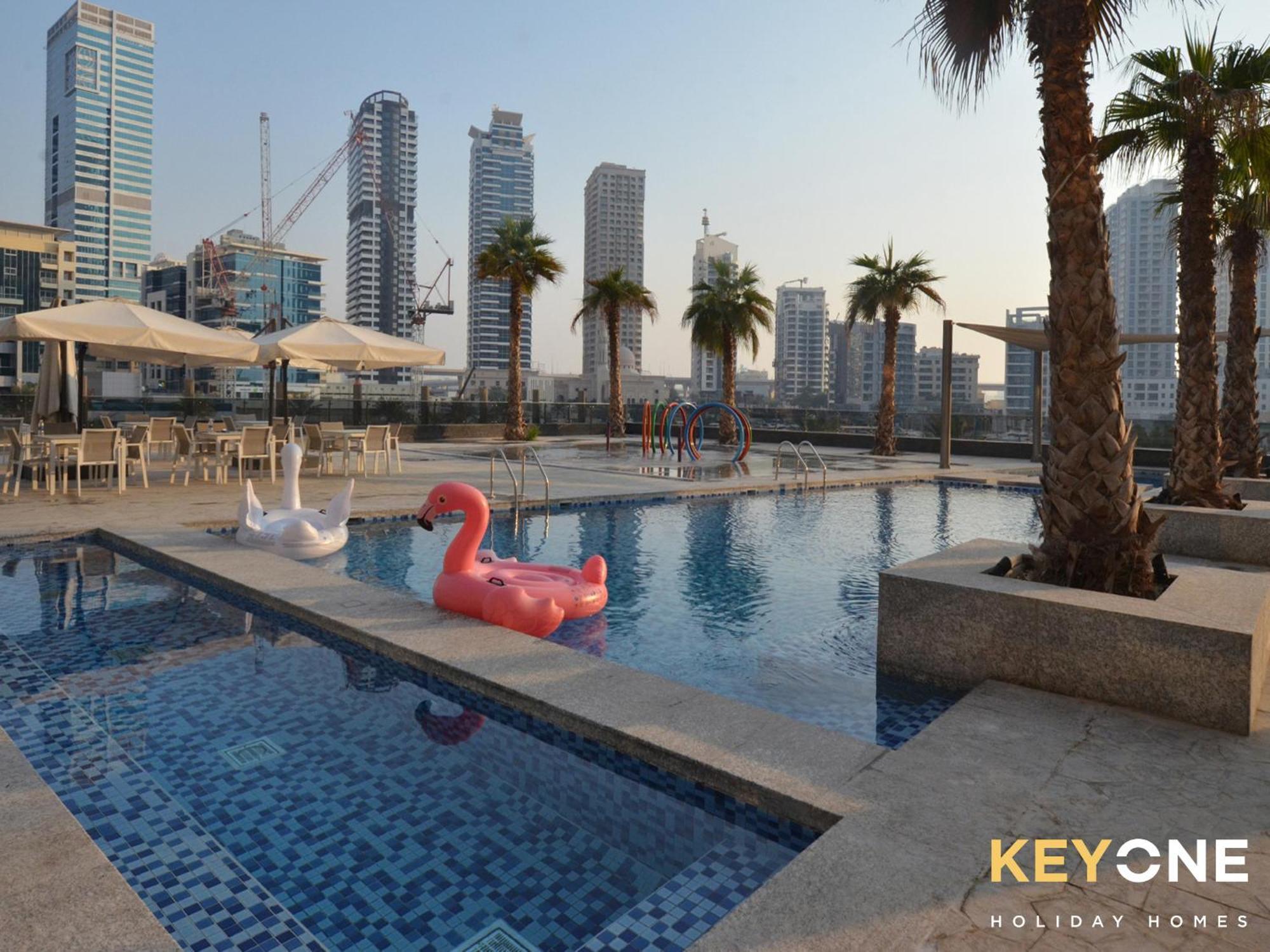 KeyOne - 1BR in Sparkle Tower Dubai Exterior foto