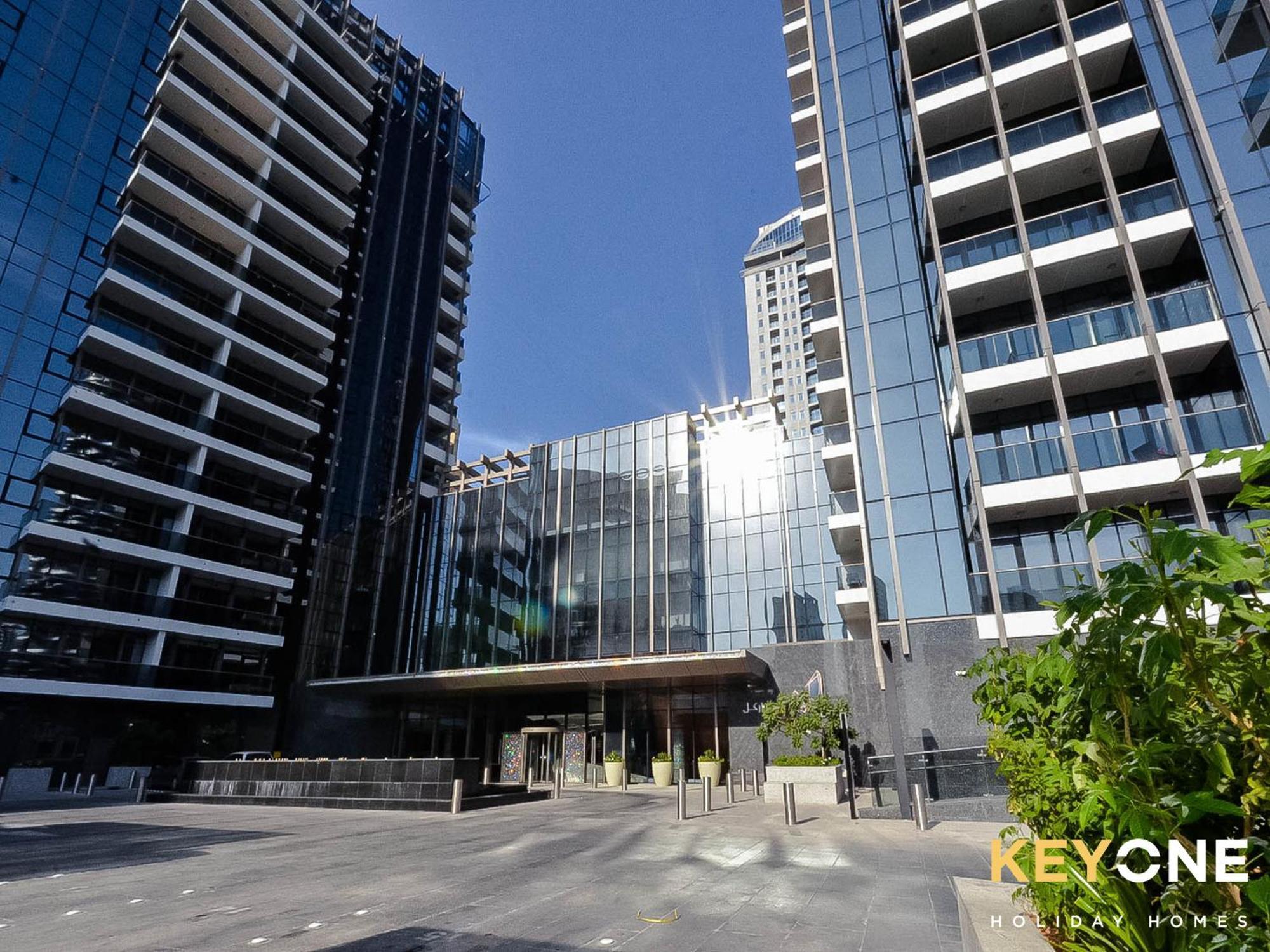 KeyOne - 1BR in Sparkle Tower Dubai Exterior foto