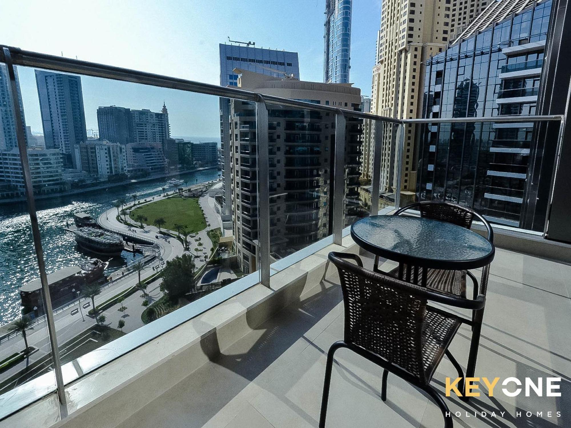 KeyOne - 1BR in Sparkle Tower Dubai Exterior foto