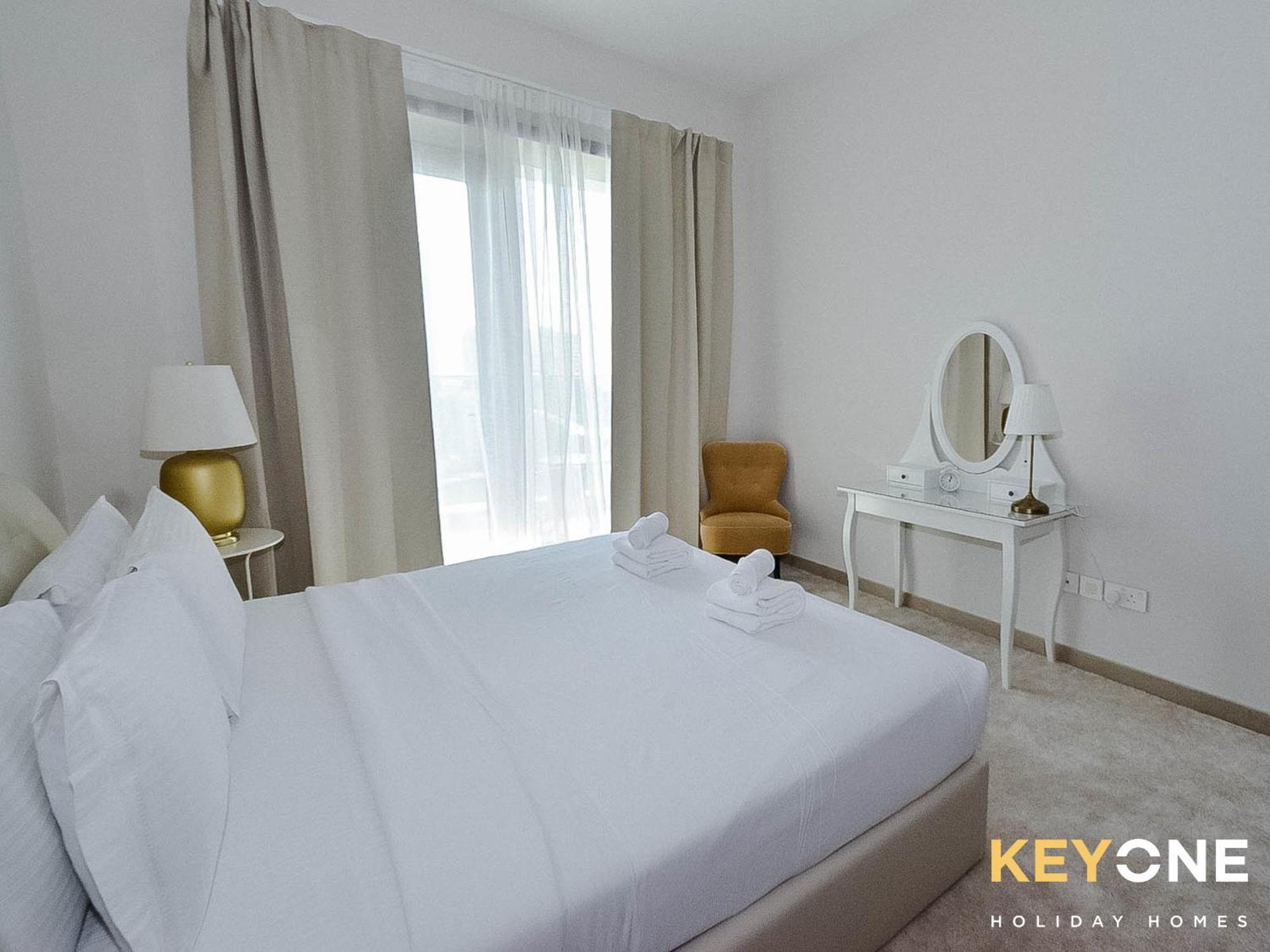 KeyOne - 1BR in Sparkle Tower Dubai Exterior foto